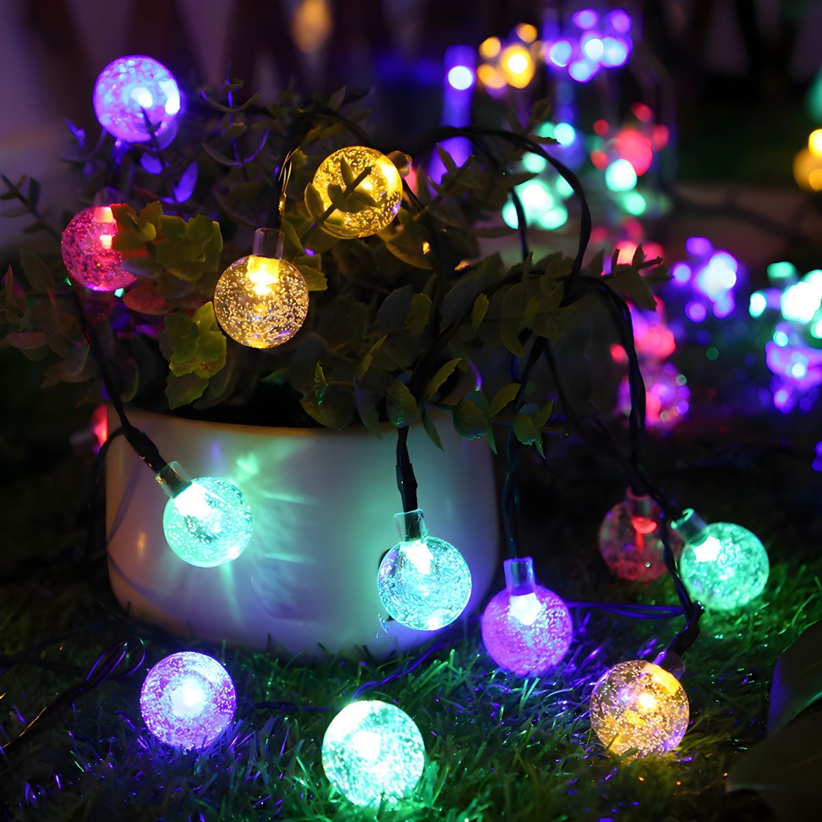 Modern Creative LED Decorative Lamp Plastic Globe Solar Energy String Lights for Exterior Spaces