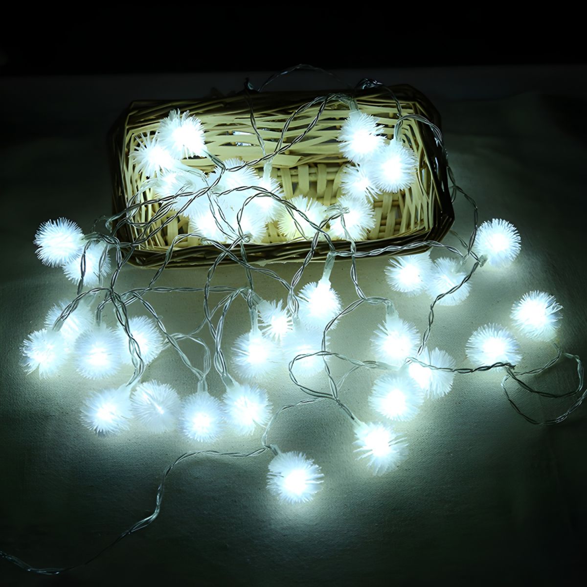 White Pompom LED String Light Modernism Plastic Solar Festive Light for Outdoor