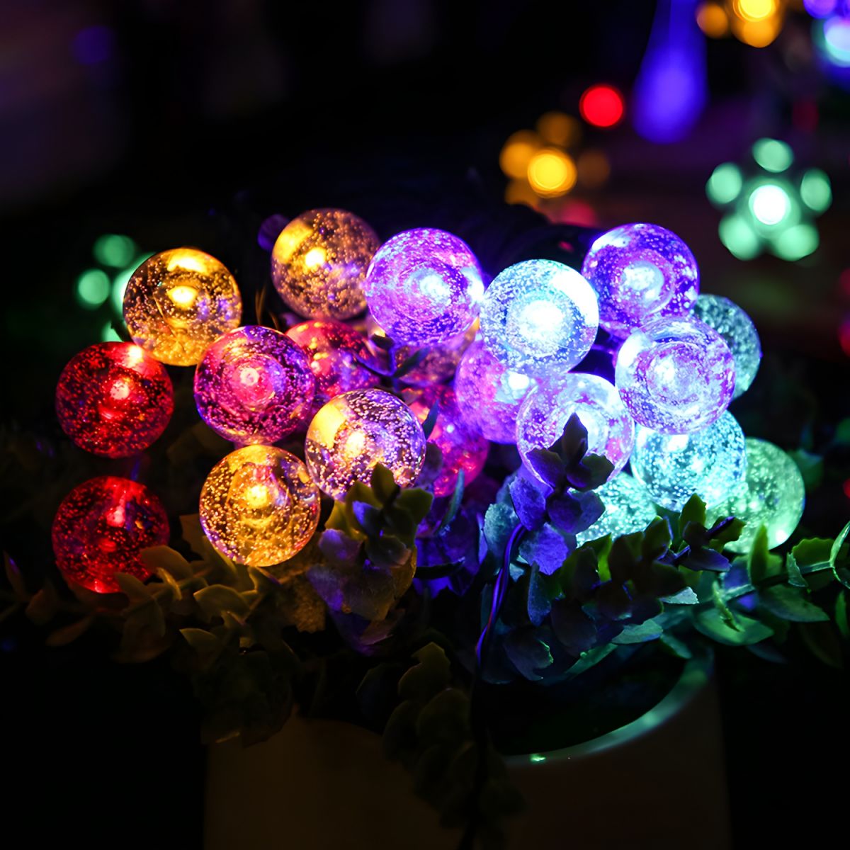 Modern Creative LED Decorative Lamp Plastic Globe Solar Energy String Lights for Exterior Spaces