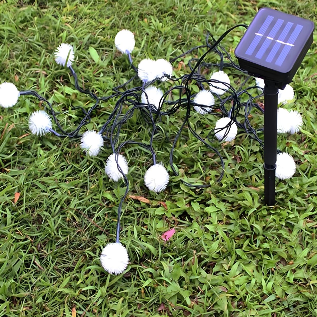 White Pompom LED String Light Modernism Plastic Solar Festive Light for Outdoor