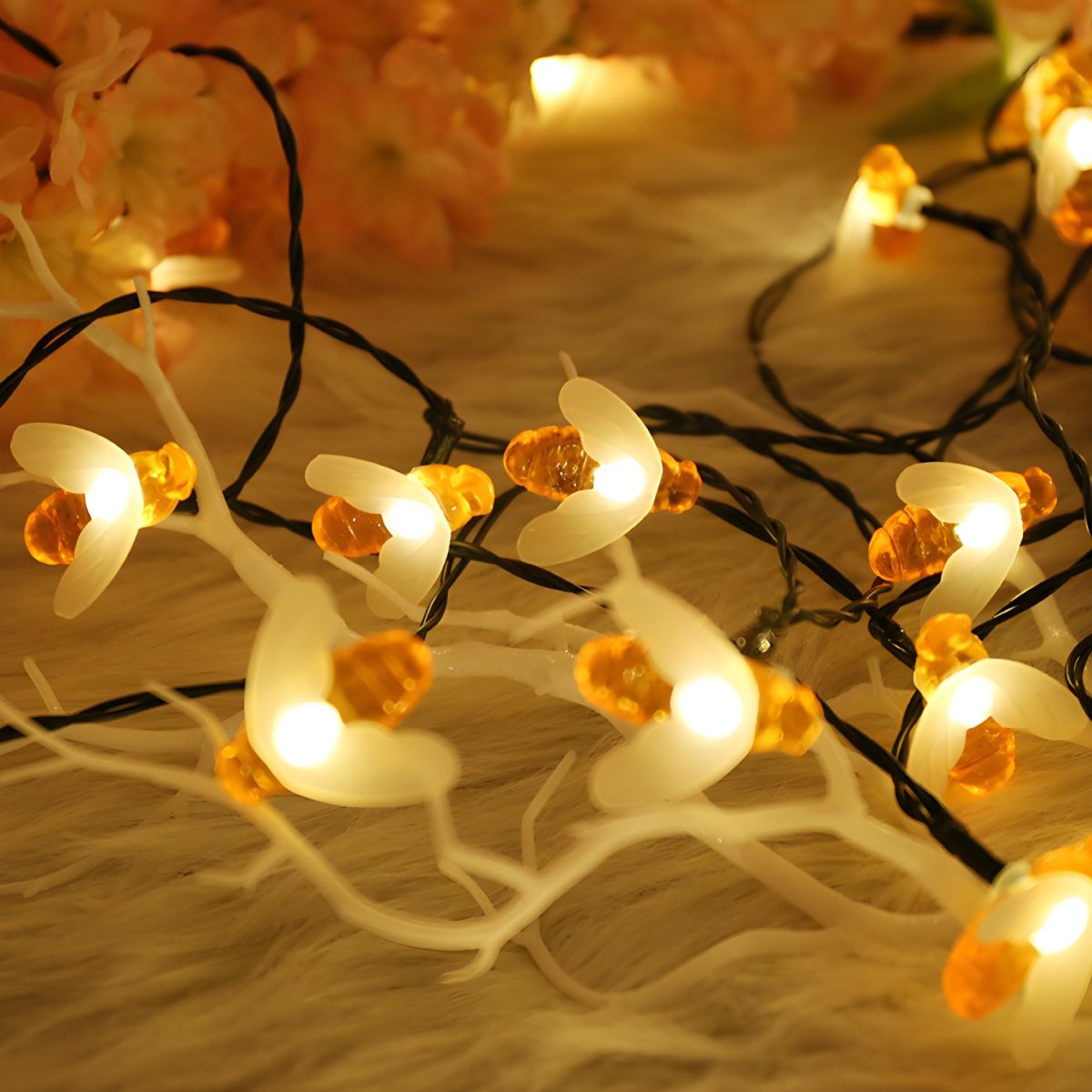 Bee Shape Courtyard LED Fairy Light Plastic Decorative Solar Powered String Lighting in Black
