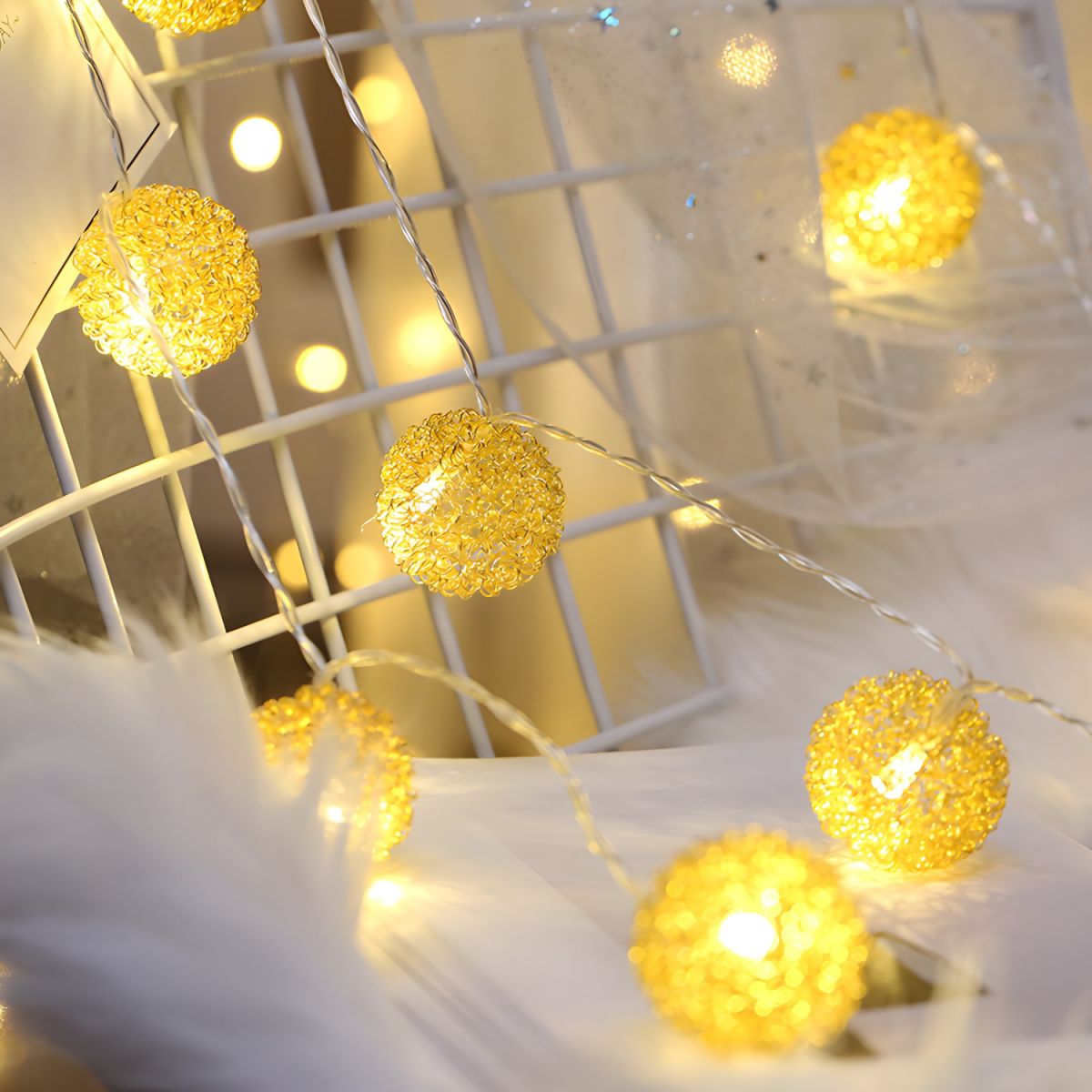 Globe Battery String Light Contemporary Girls Bedroom LED Fairy Lighting in Gold