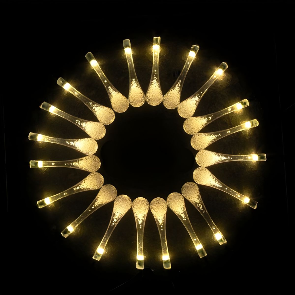 Modern Creative LED String Lights Plastic Teardrop Solar Energy Decorative Lamp for Outdoor