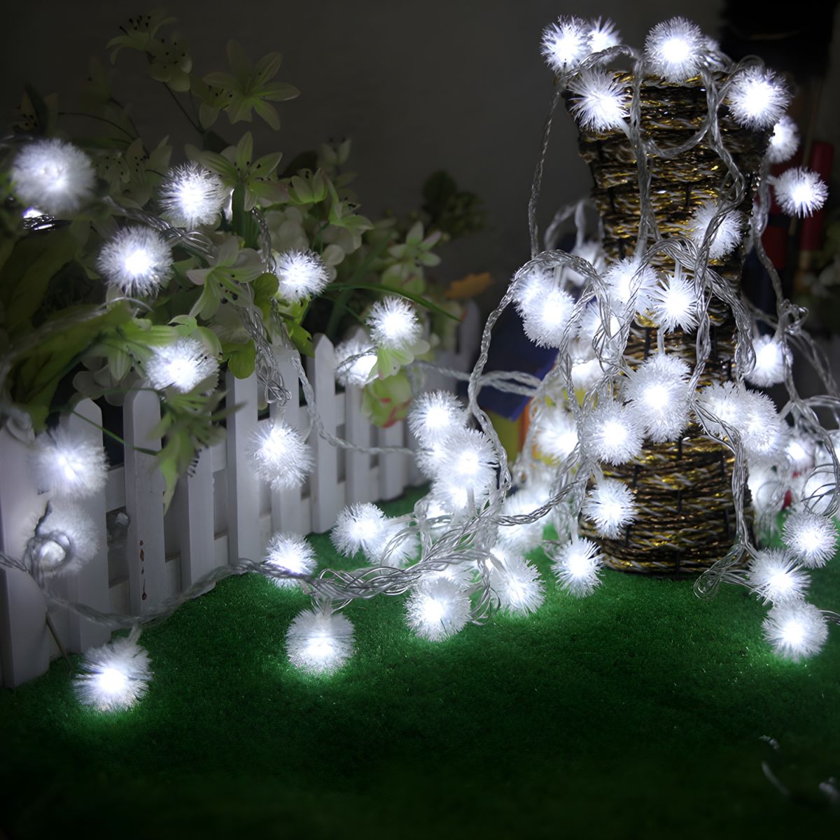 White Pompom LED String Light Modernism Plastic Solar Festive Light for Outdoor