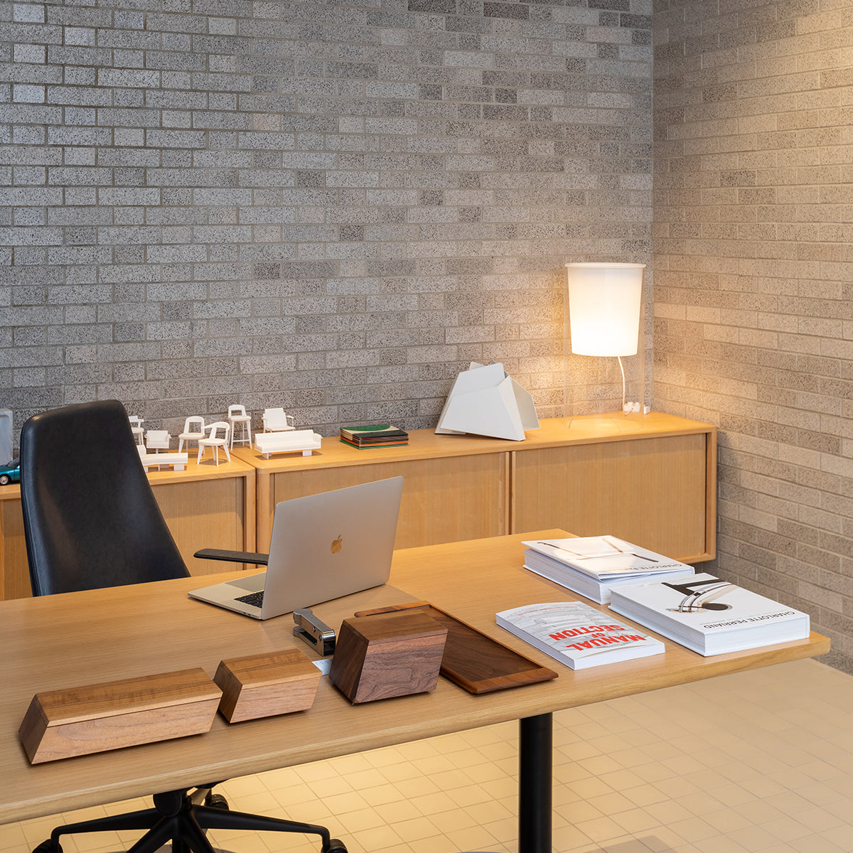 Aoy Table Lamp