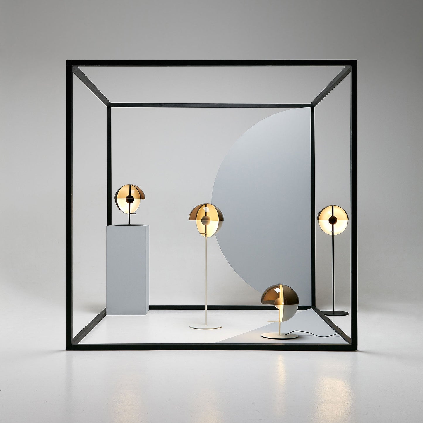 Theia M - Dimmable LED Table Lamp