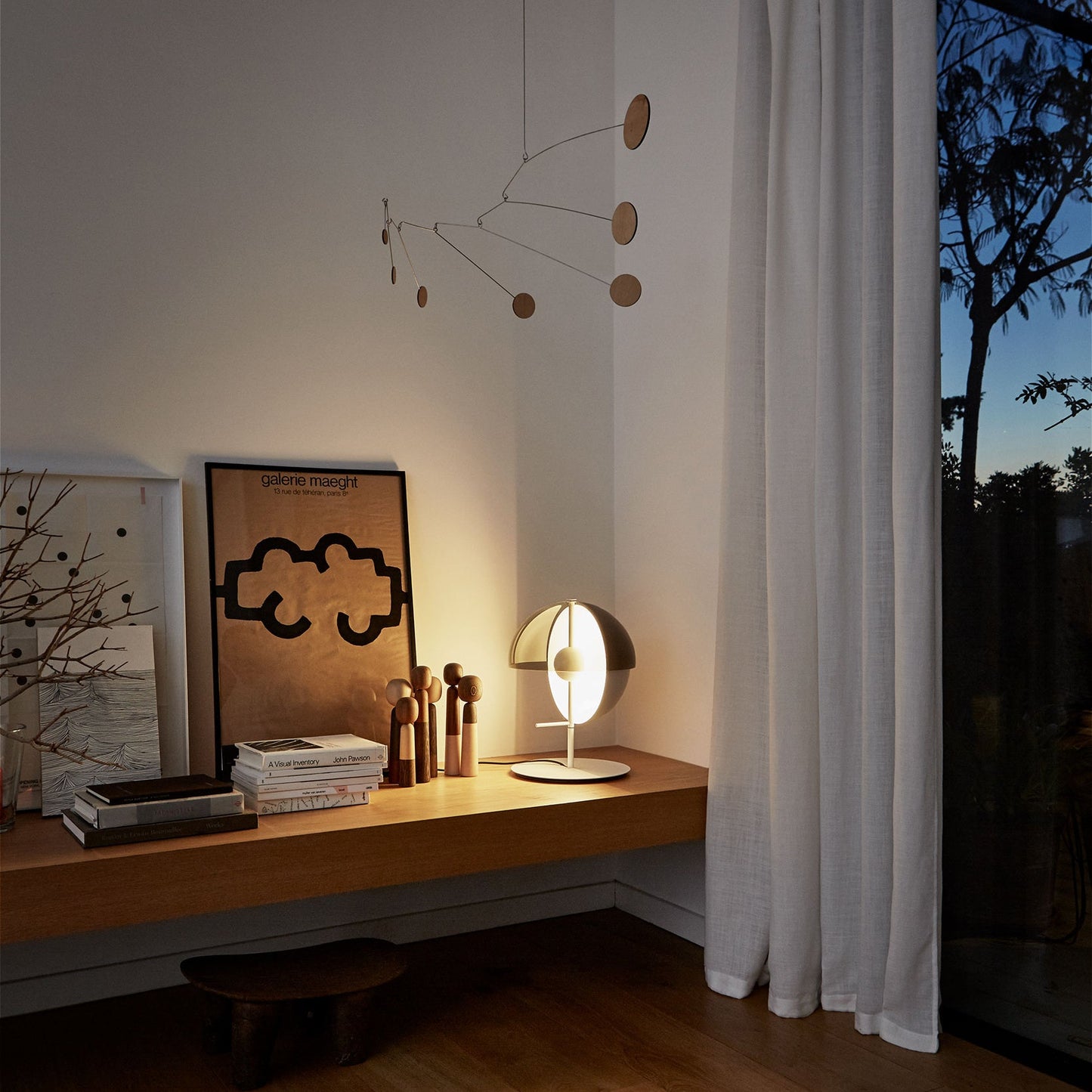 Theia M - Dimmable LED Table Lamp