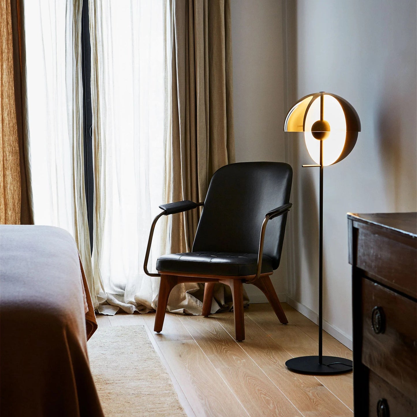 Theia P - Dimmable LED Floor Lamp