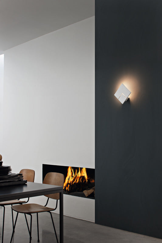 Puzzle Twist Wall Light