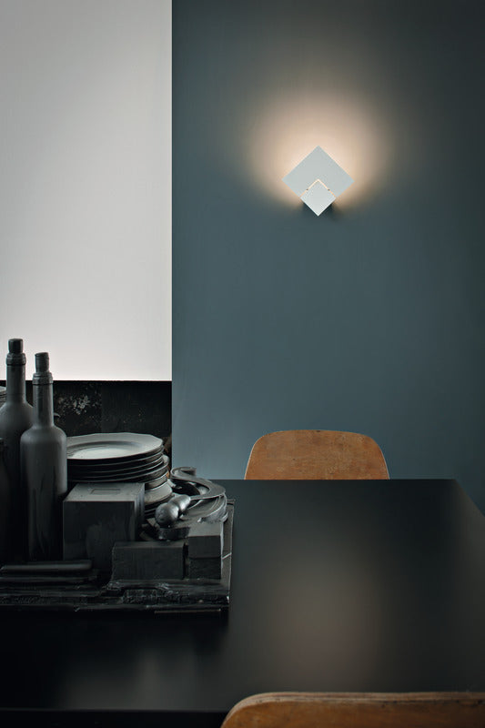 Puzzle Twist Wall Light