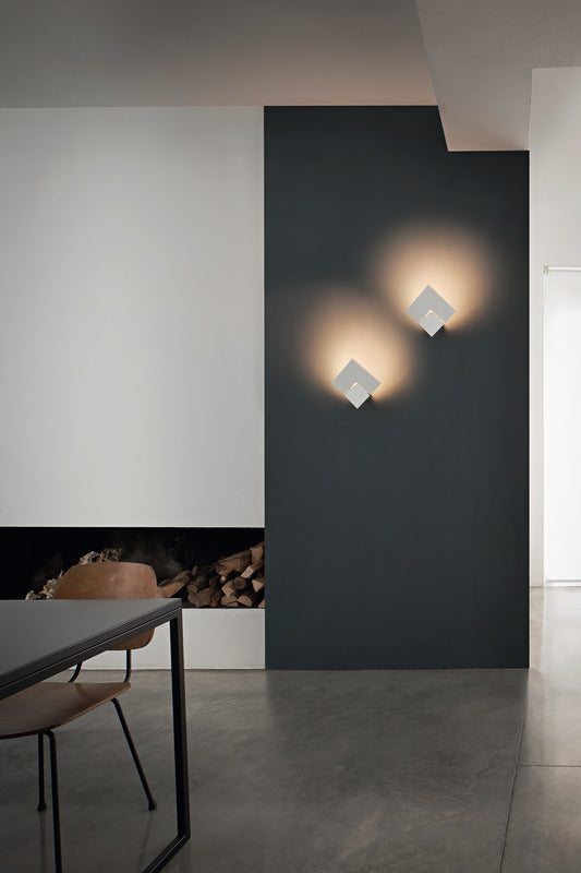 Puzzle Twist Wall Light