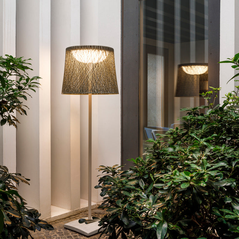 Wind Outdoor Floor Lamp
