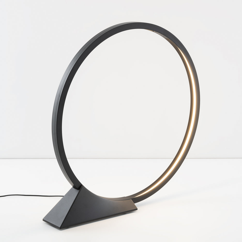 "O" Outdoor Floor Lamp