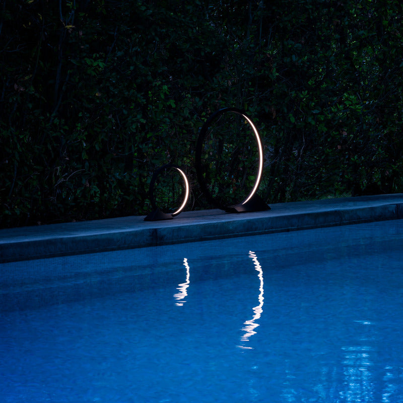 "O" Outdoor Floor Lamp