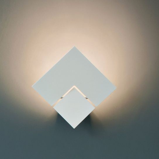 Puzzle Twist Wall Light