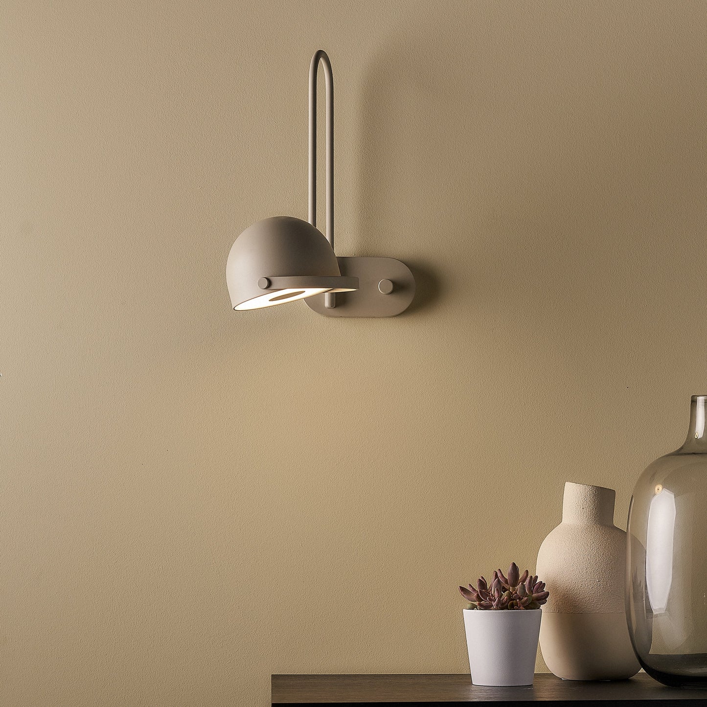 Bowee W1 Wall Sconce