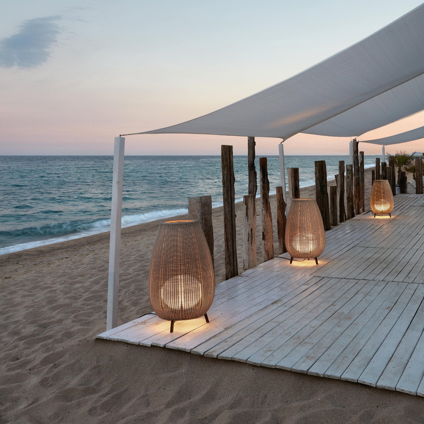 Amphora Outdoor Floor Lamp