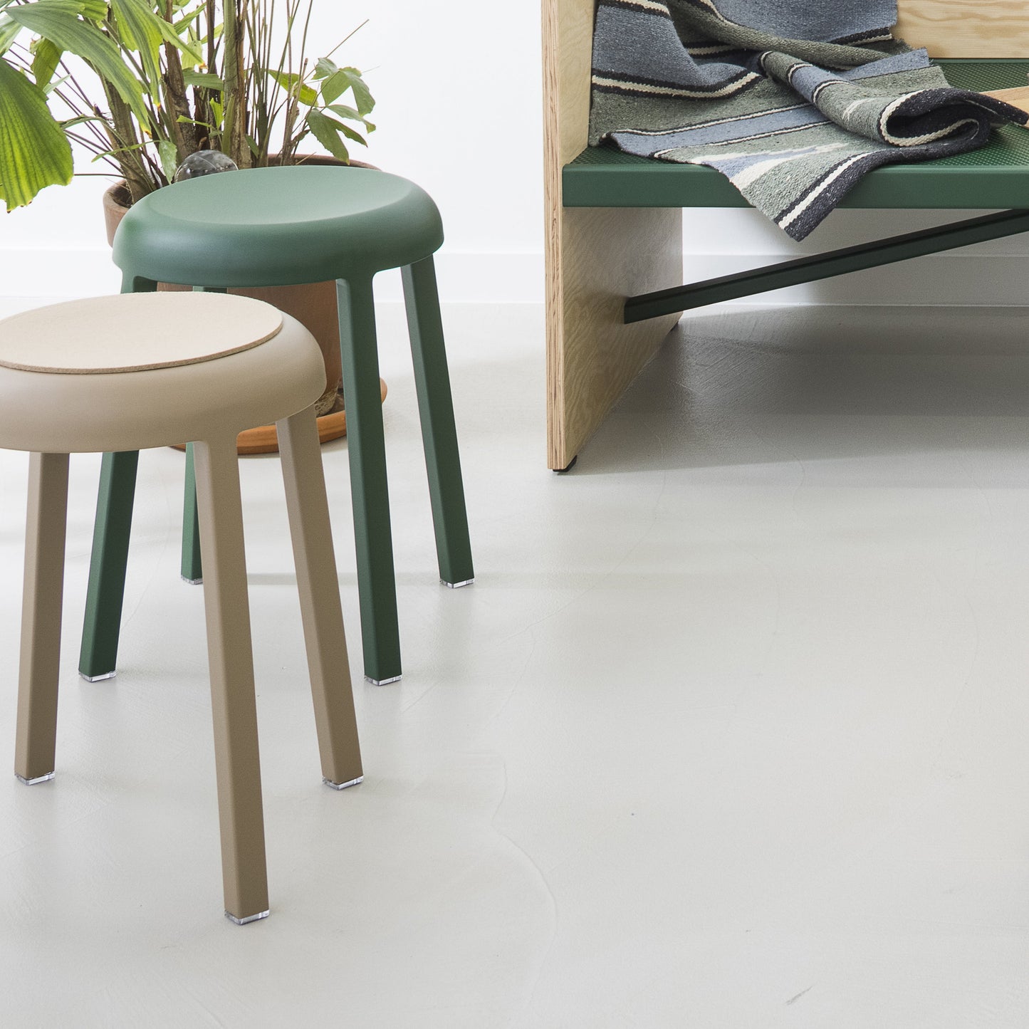 ZA Stool