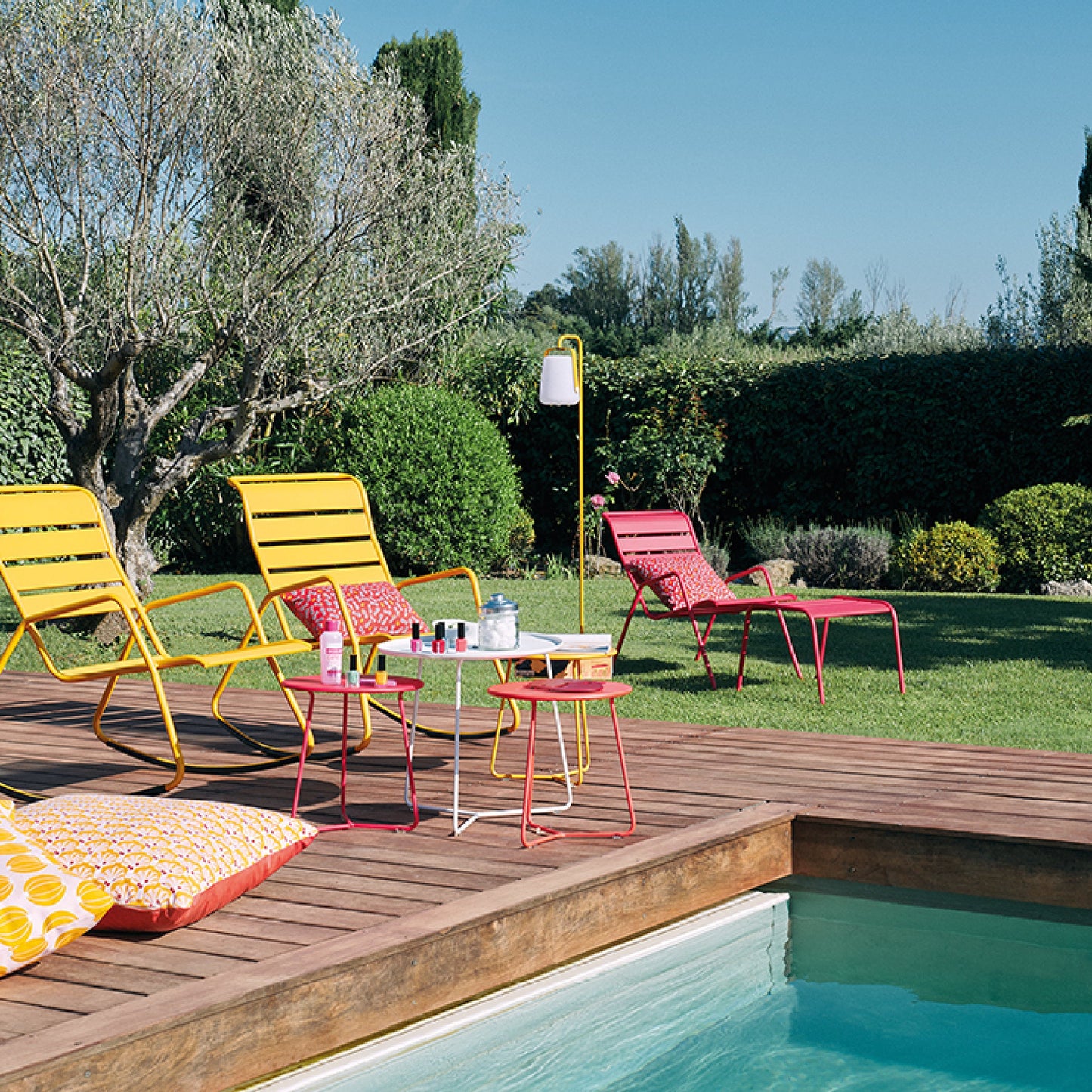 Balad Upright Outdoor Small Stand