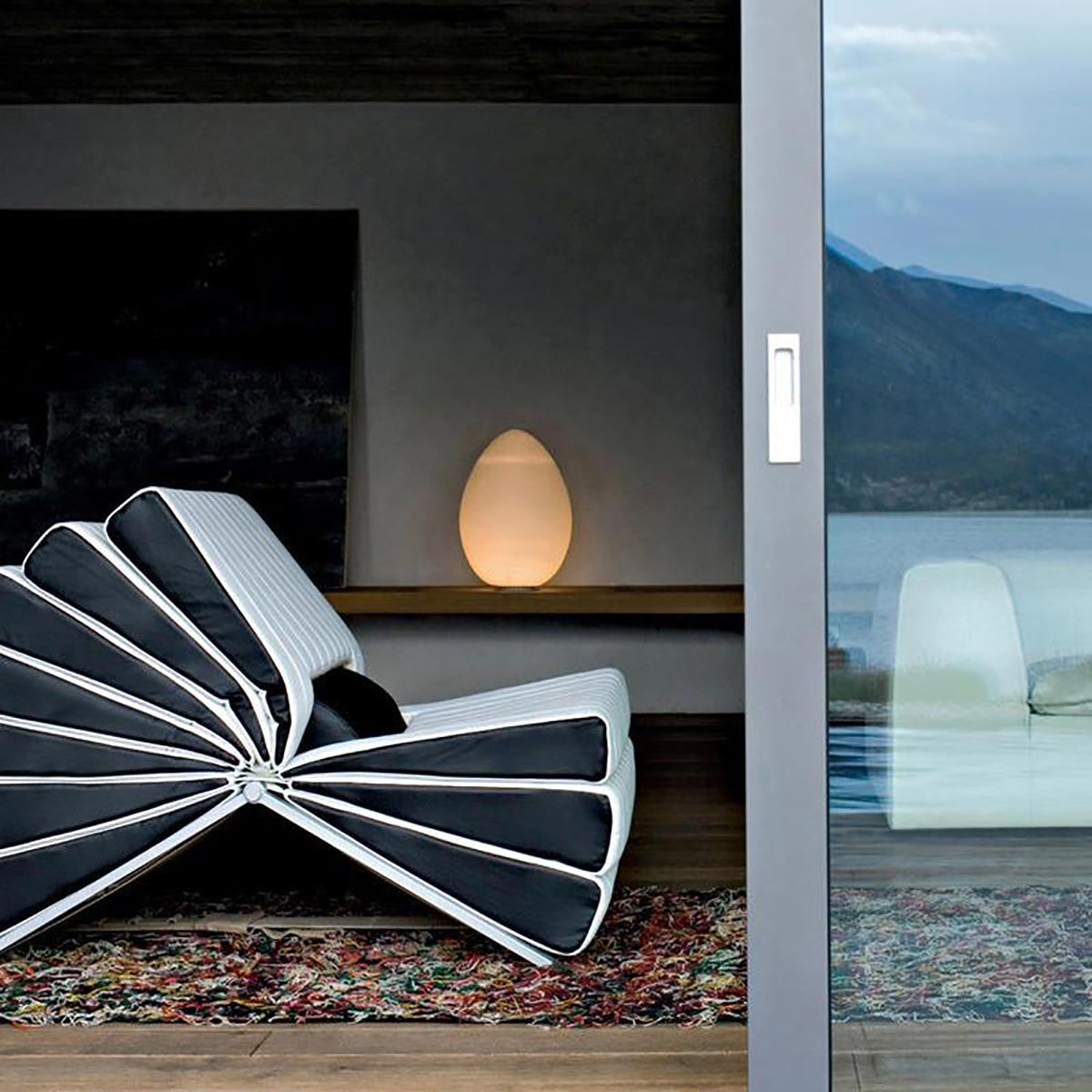 Uovo Table Lamp