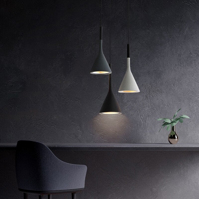 Erti Triangular Minimal Pendant Light 