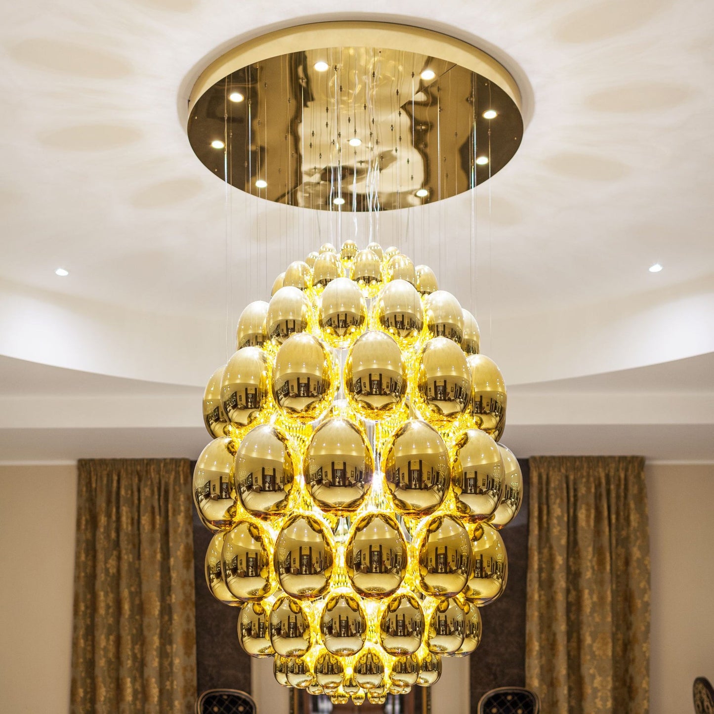 Uovo Sculpture Chandelier