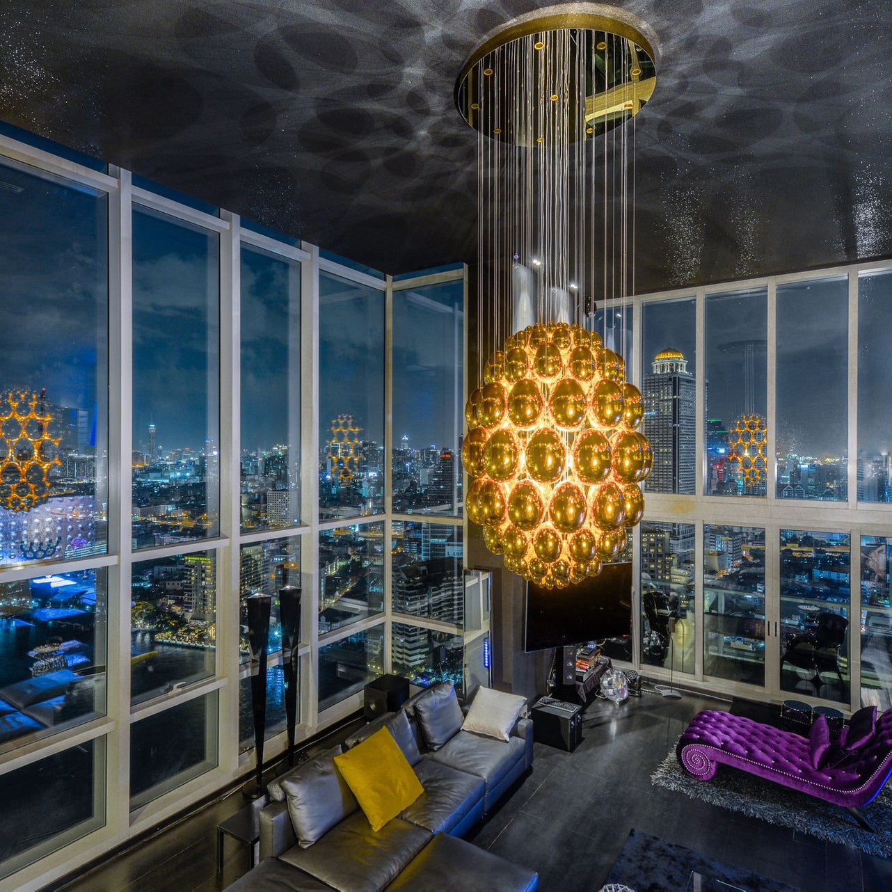 Uovo Sculpture Chandelier