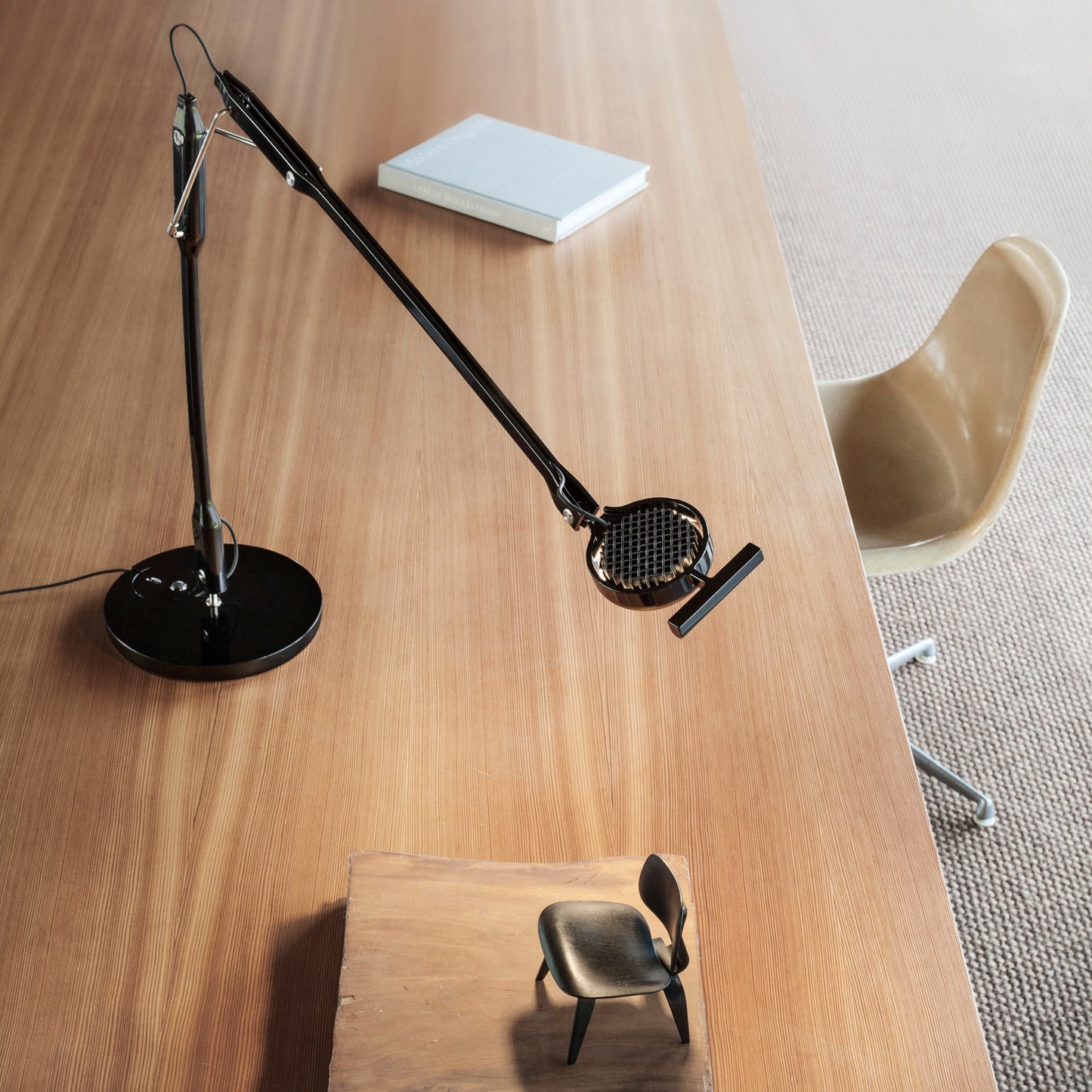 Tivedo Table Lamp