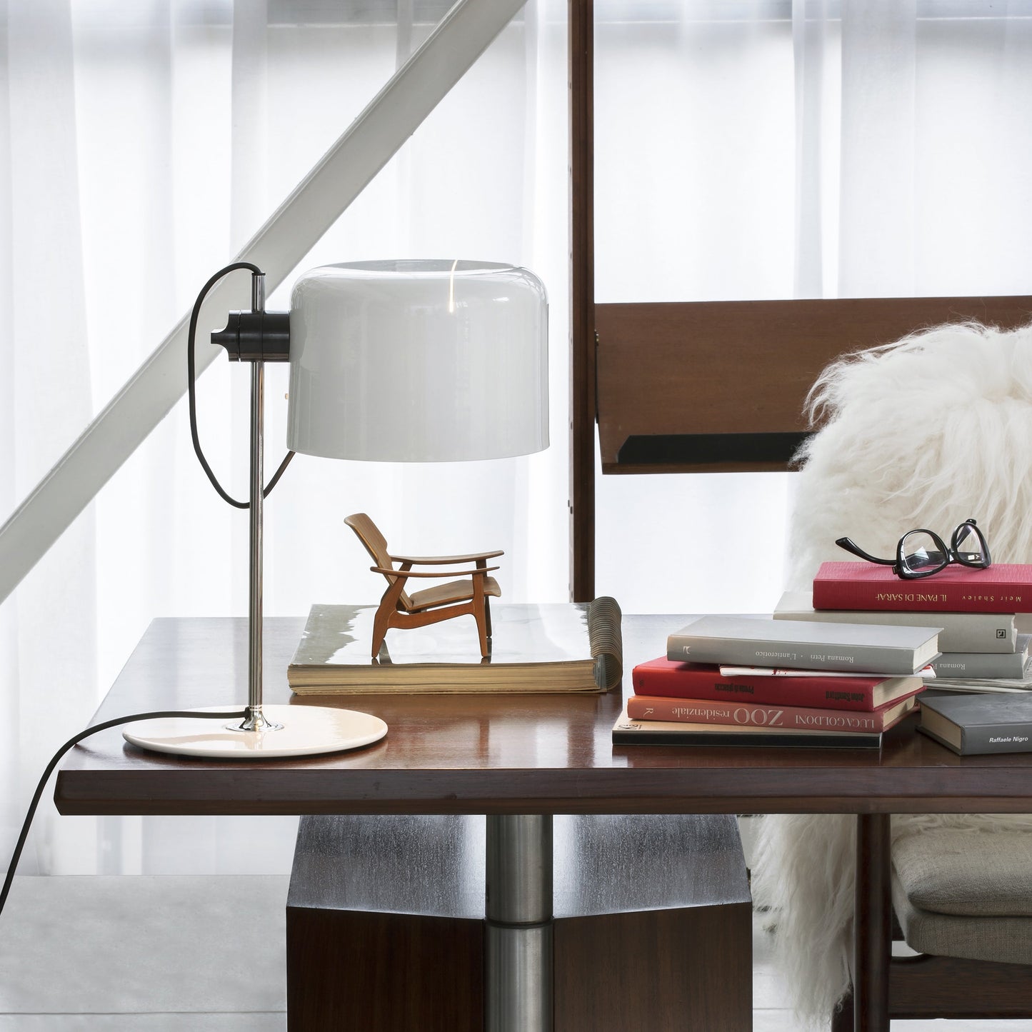 Coup¨¦ Table Lamp