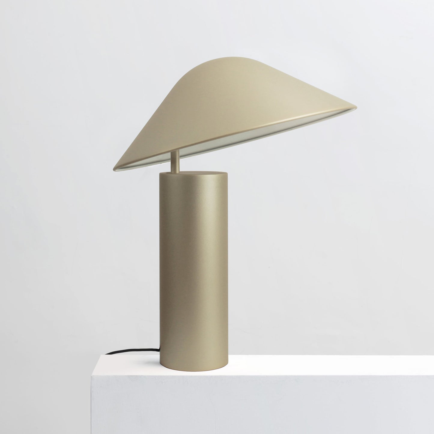 Damo Simple Table Lamp