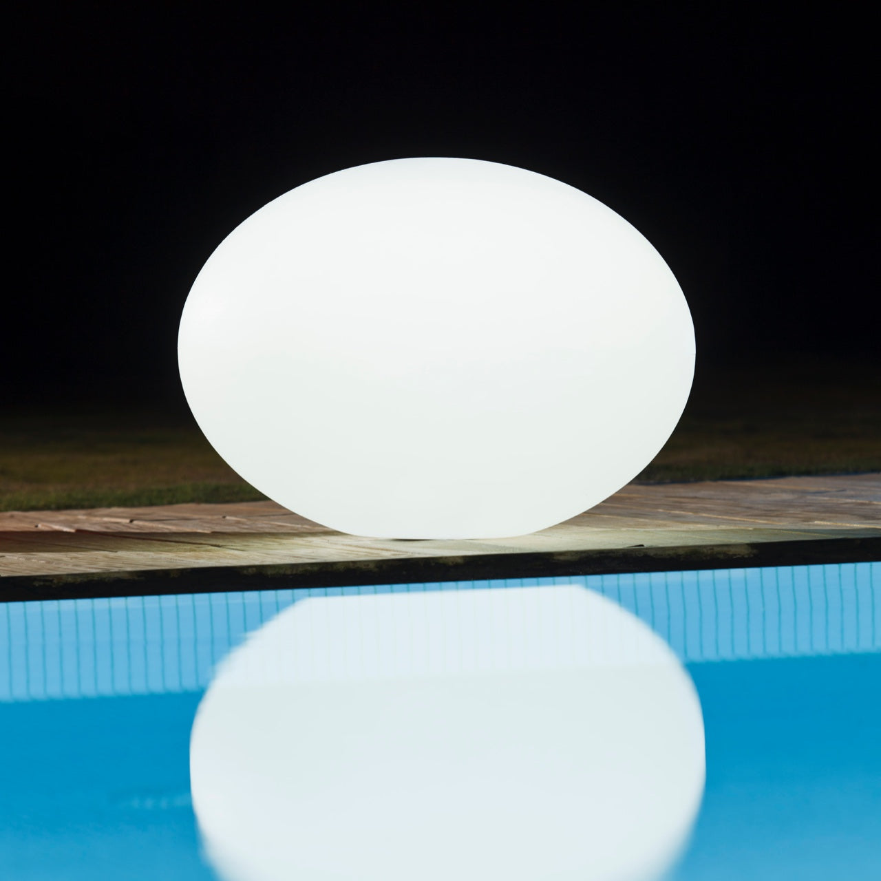 Flatball Outdoor Bluetooth LED Lamp