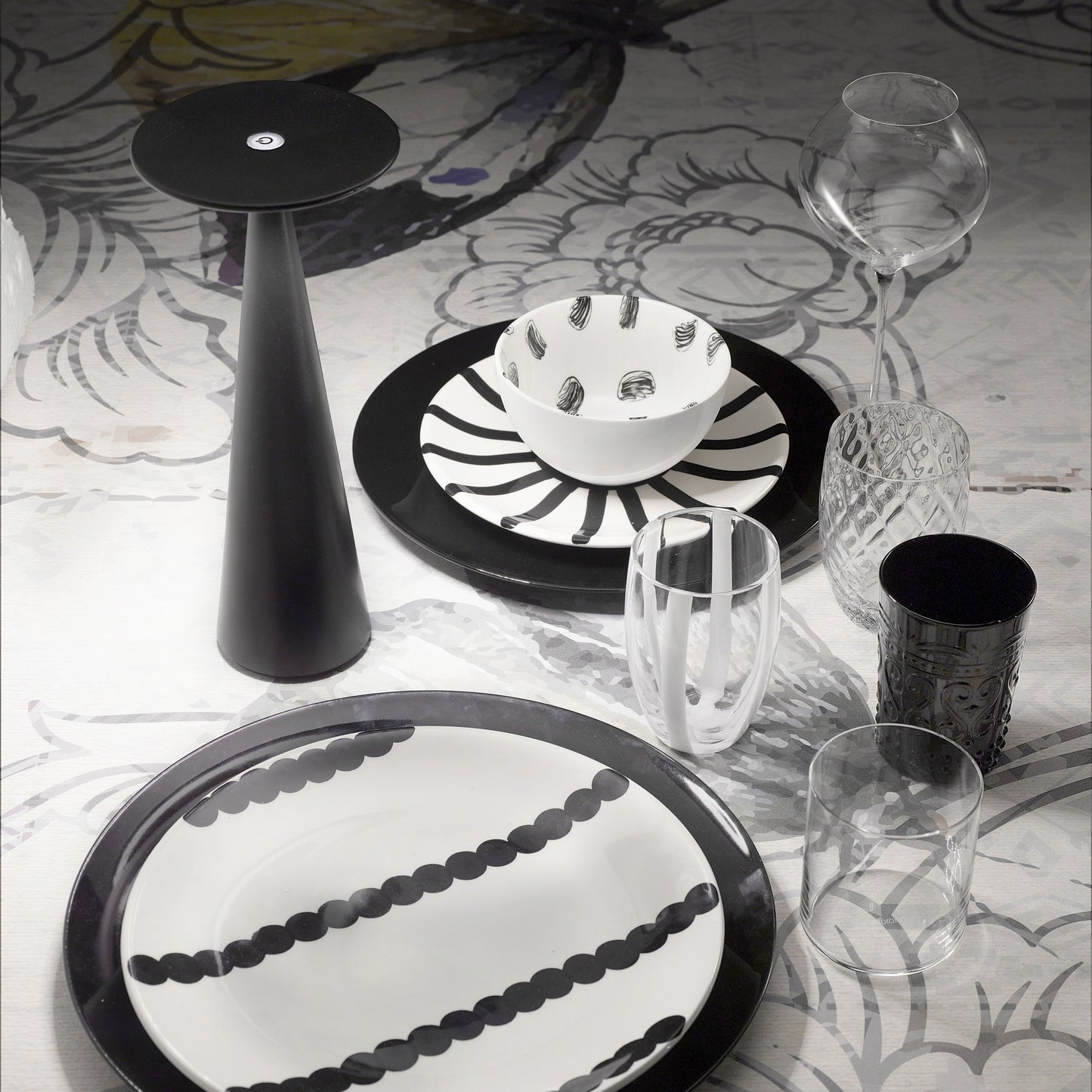 Dama Table Lamp
