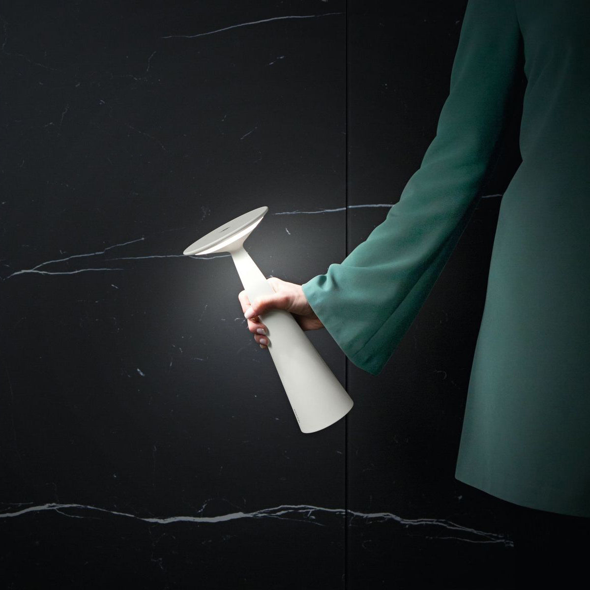 Dama Table Lamp
