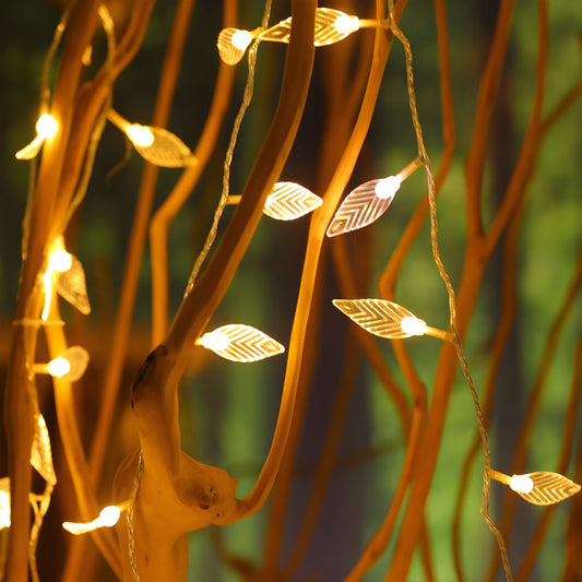 Leaf String Light Modern Clear Plastic 40-Light Living Room Battery/USB Powered LED Fiesta Lamp. 6m