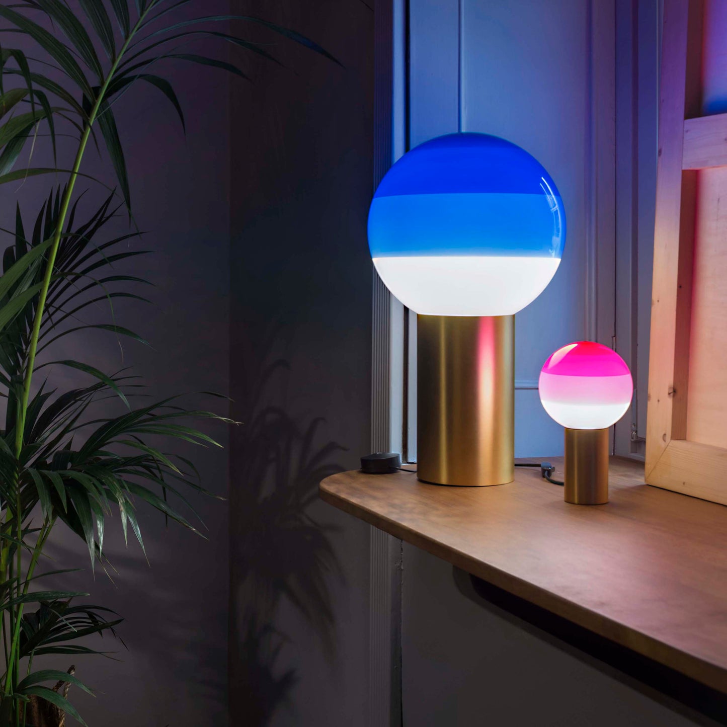 Dipping Light M Table Lamp