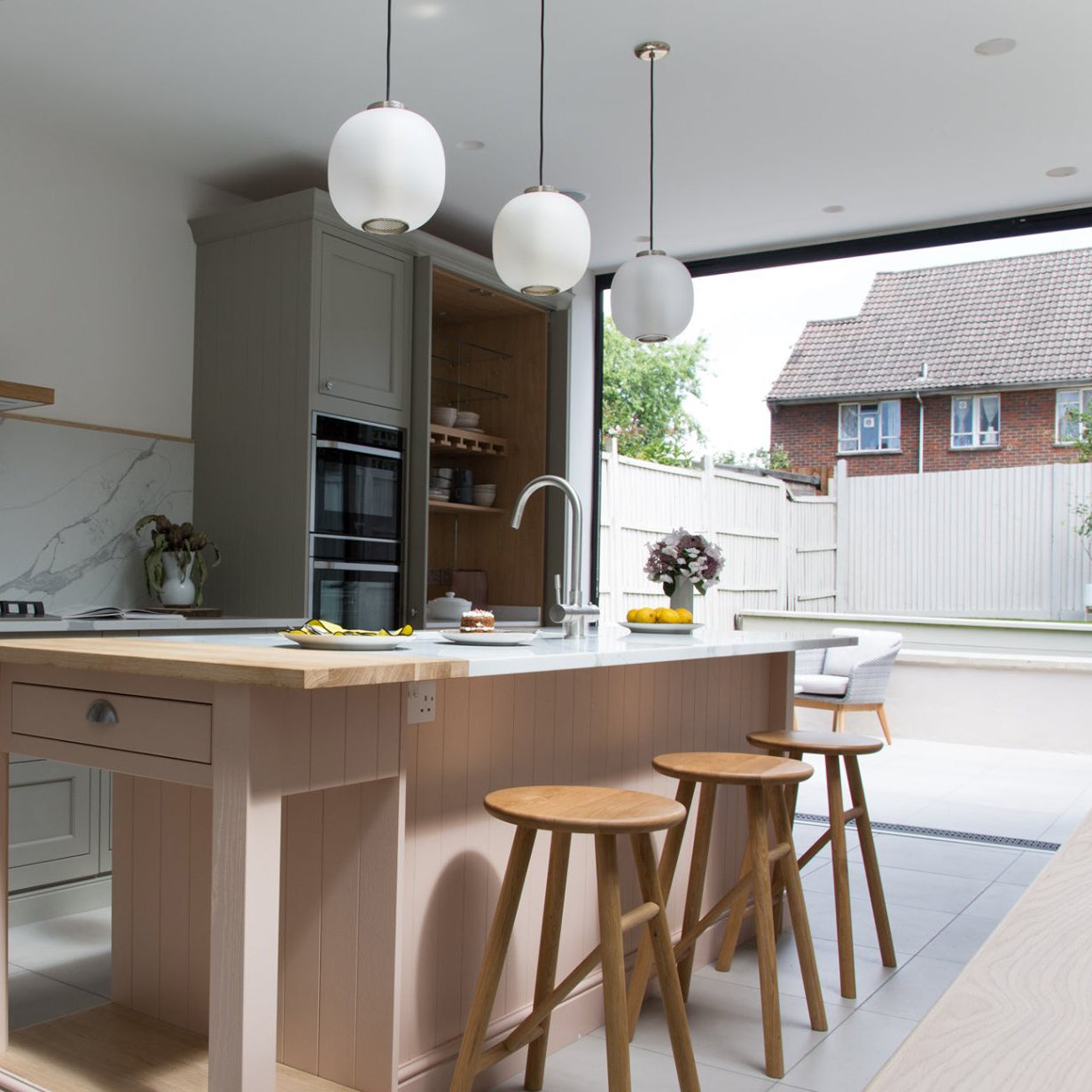 Dynamic Pendant Light