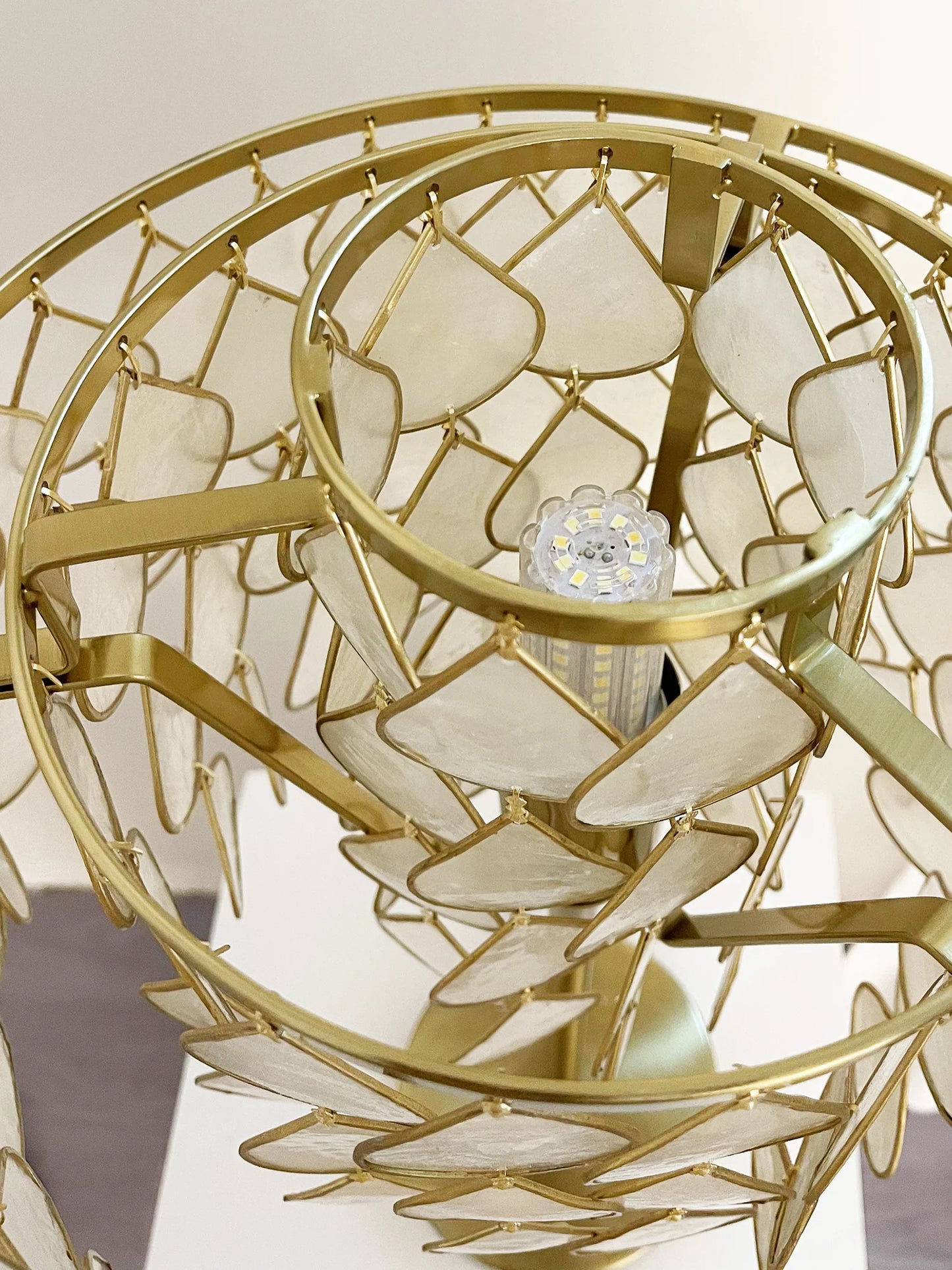 Shell Teardrops Table Lamp