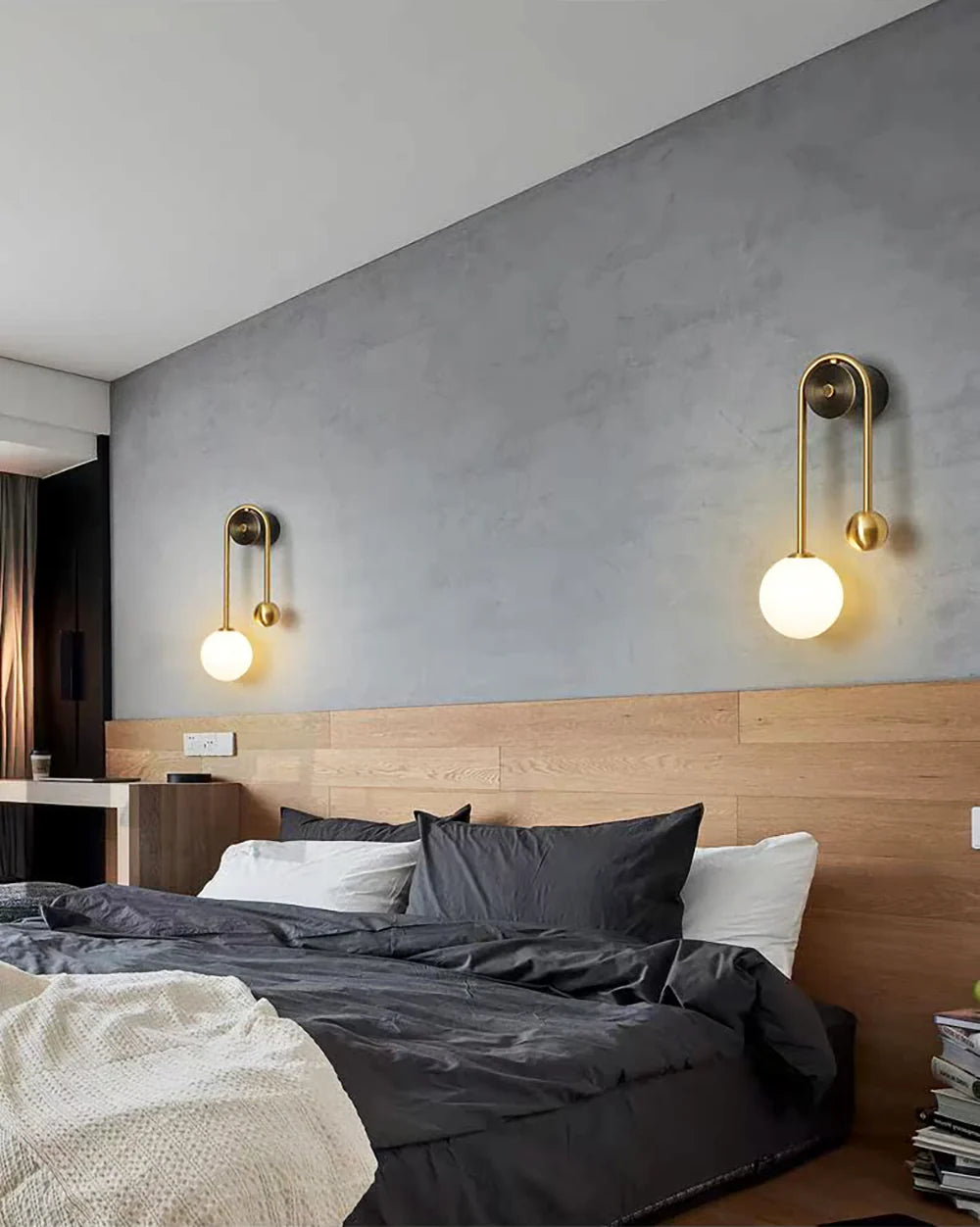 Spherical Light Luxury Wall Lamp