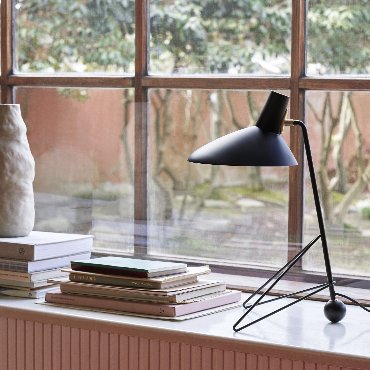 Tripod HM9 Table Lamp