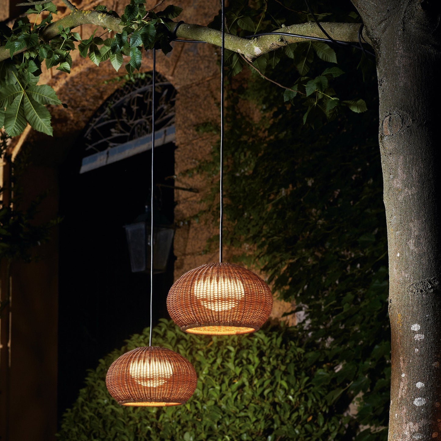 Garota Hang Outdoor Pendant Light