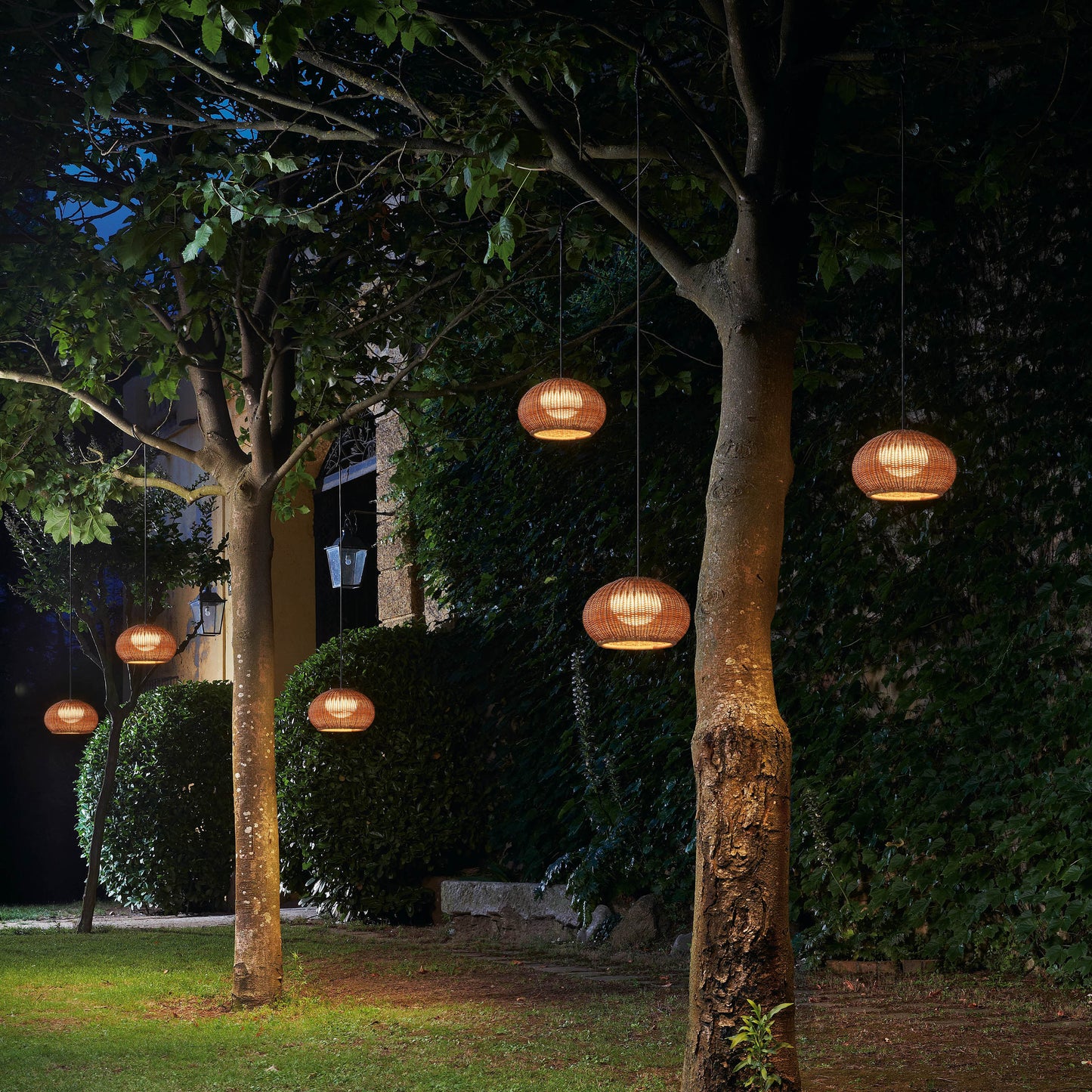 Garota Hang Outdoor Pendant Light