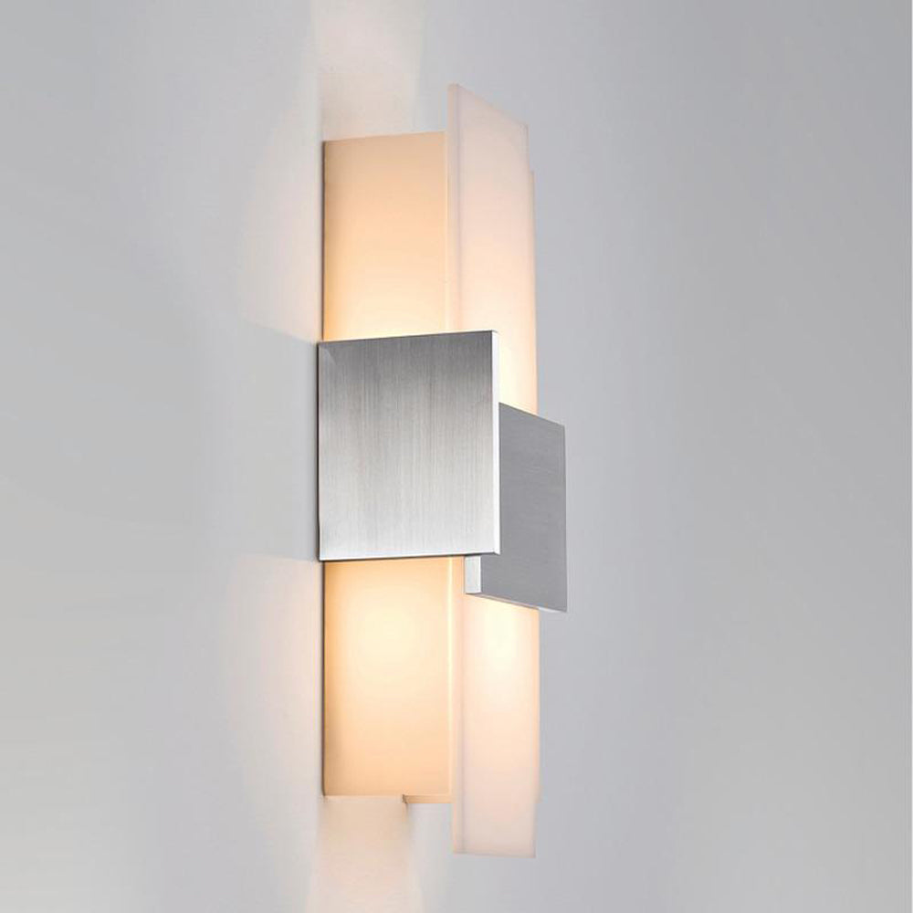 Acuo Wall Light