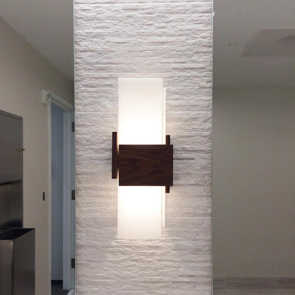 Acuo Wall Light