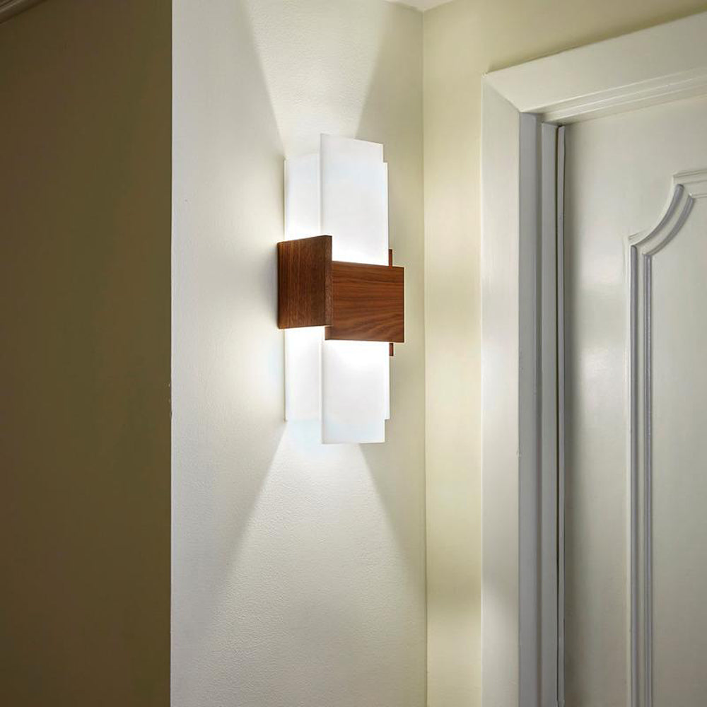 Acuo Wall Light