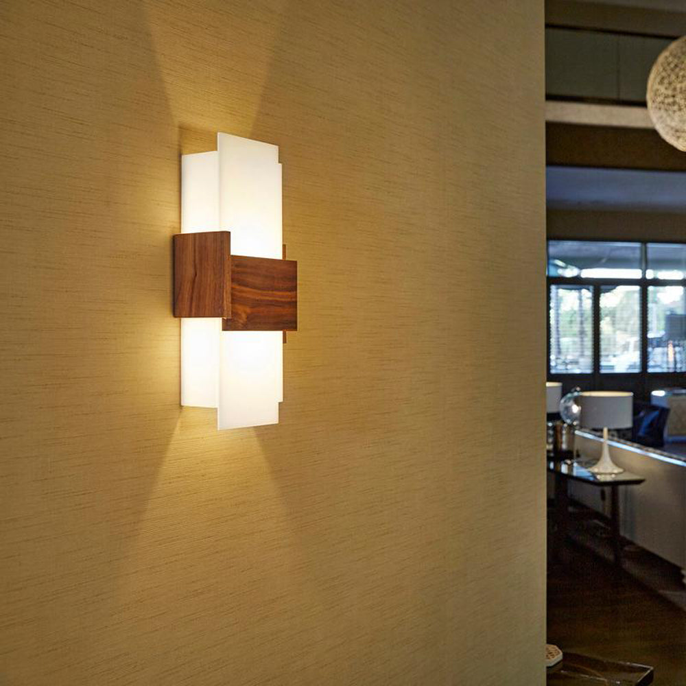 Acuo Wall Light