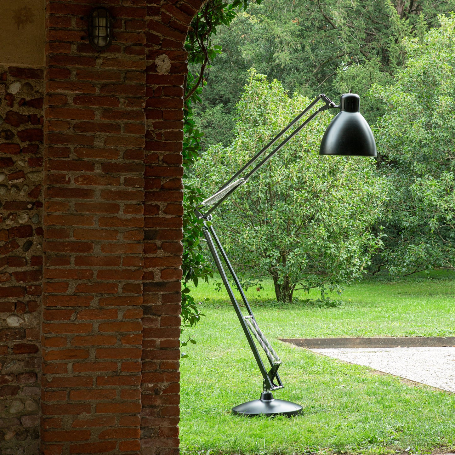 JJ Big Outdoor Floor Lamp