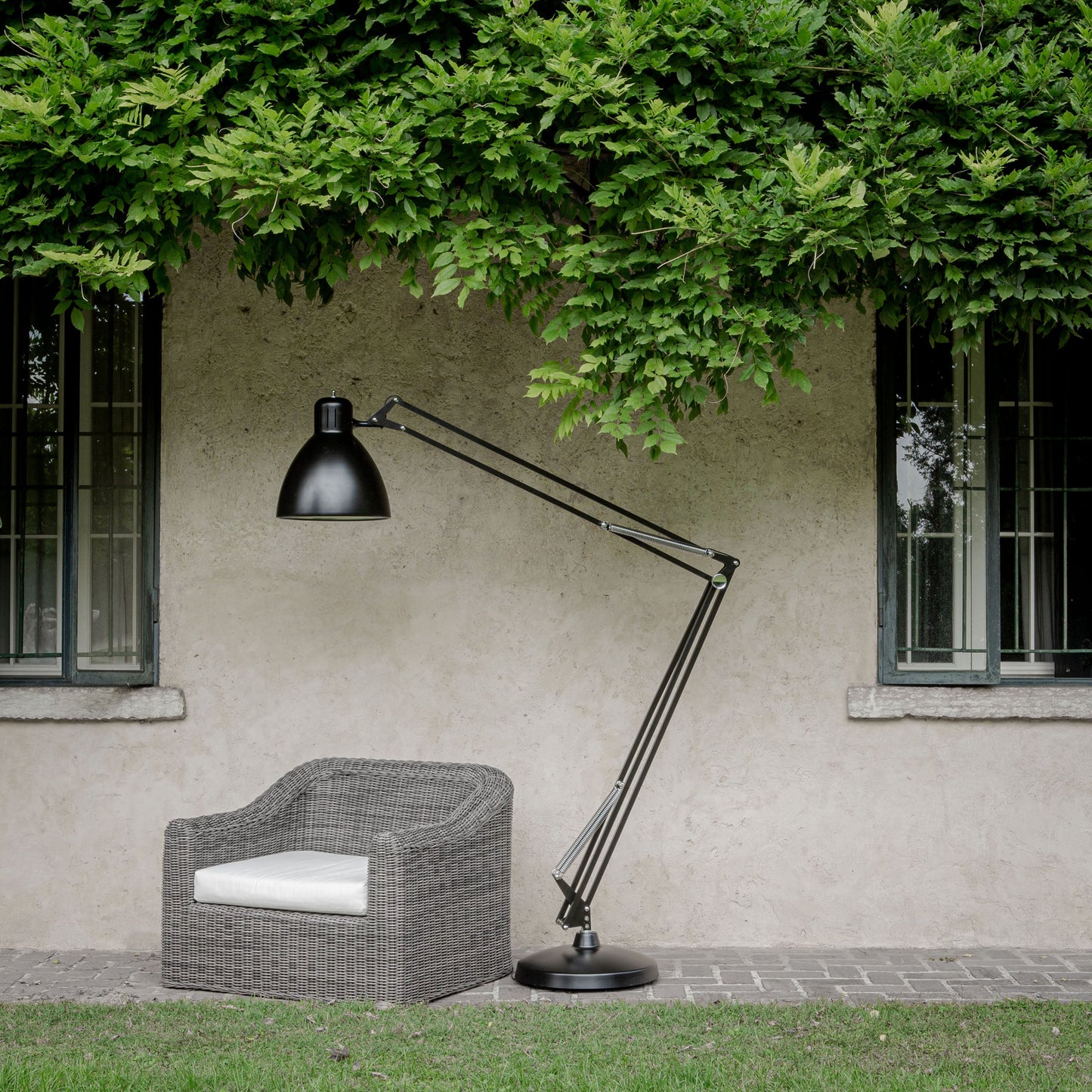 JJ Big Outdoor Floor Lamp