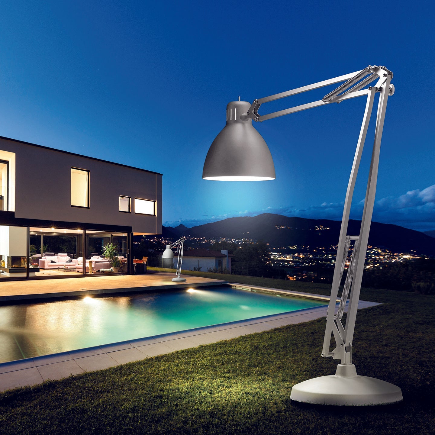 JJ Great Outdoor Floor Lamp