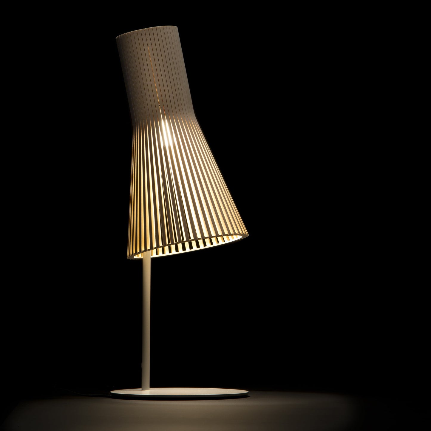 4220 Table Lamp