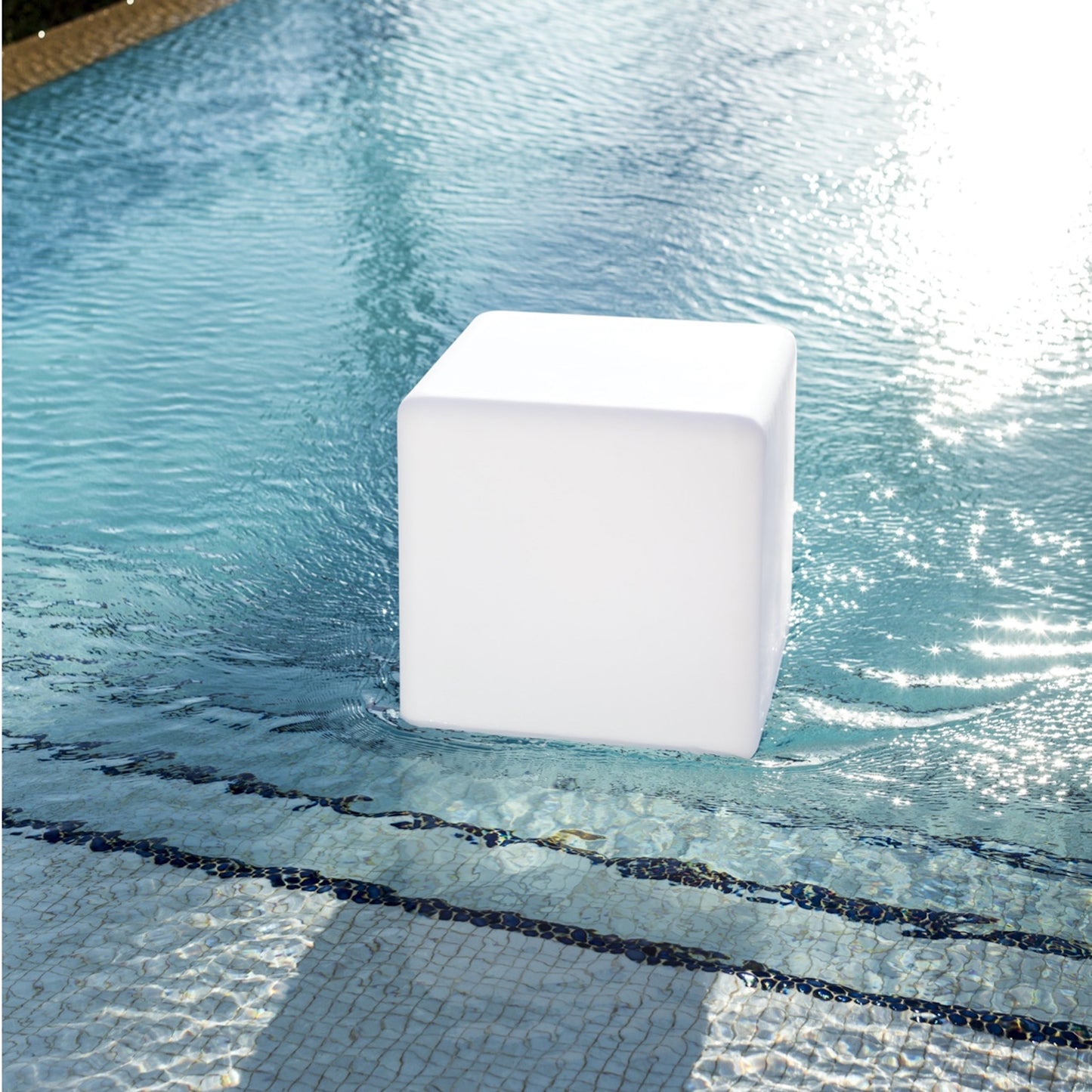 Cube Outdoor Bluetooth LED Floor Lamp